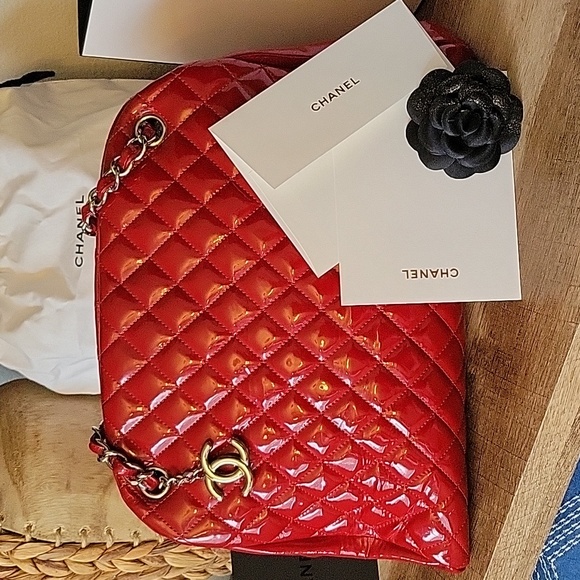 CHANEL Glossy Red Quilted Shoulder Bag - Picture 1 of 17